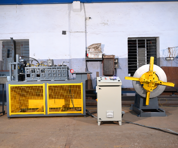 STRIP FORMING MACHINE